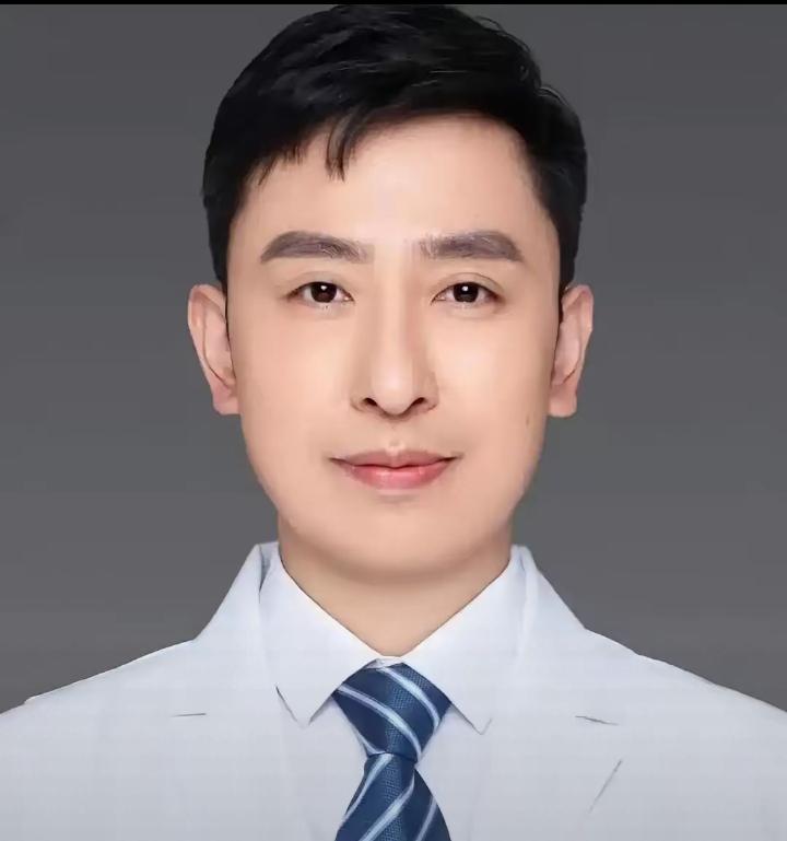 中南大学湘雅医院神经内科医生曾秋明！又帅又有医术，浓眉大眼高鼻梁，脸又白又好看，