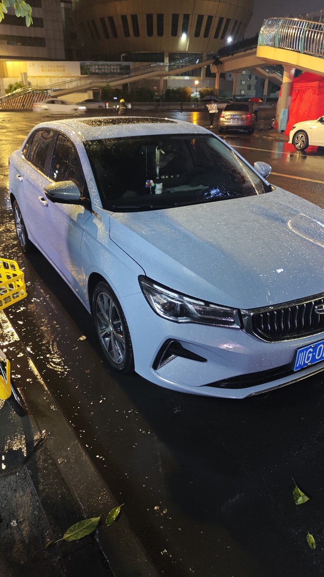 人生第一辆车谈谈感受购车体验:开始看车，预算10个以内，陆陆续续看了不少车，逸