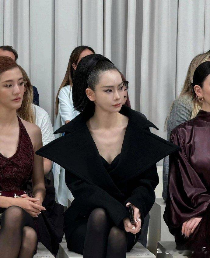 戚薇，这头皮拉的不疼吗...