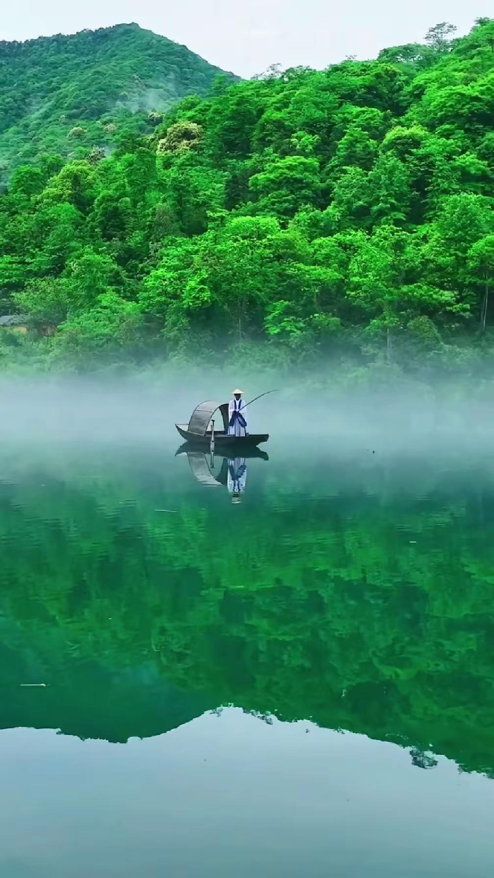 顶级男人的八大特质1. 寡言藏锋，行胜于言2. 情绪如渊，沉稳不躁3.