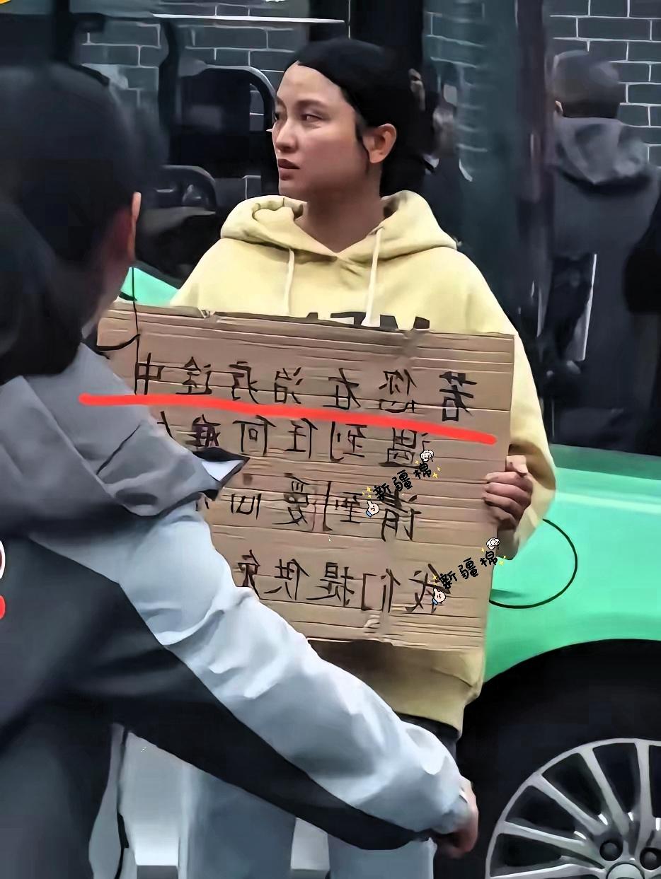 笑不活了，在人心隔肚皮的今天，成都华西医院门口竟然有人公然挑战“常识”。​一个