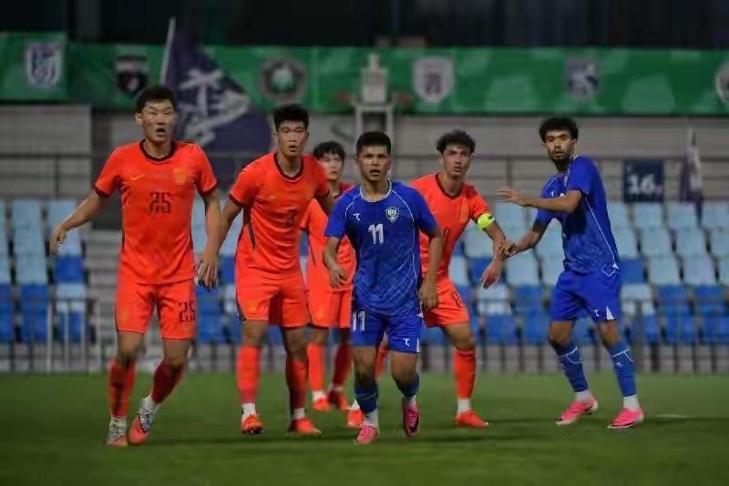 国足亚运队热身赛击败乌兹别克U23正在备战亚运会男足比赛的中国U23于9月10日