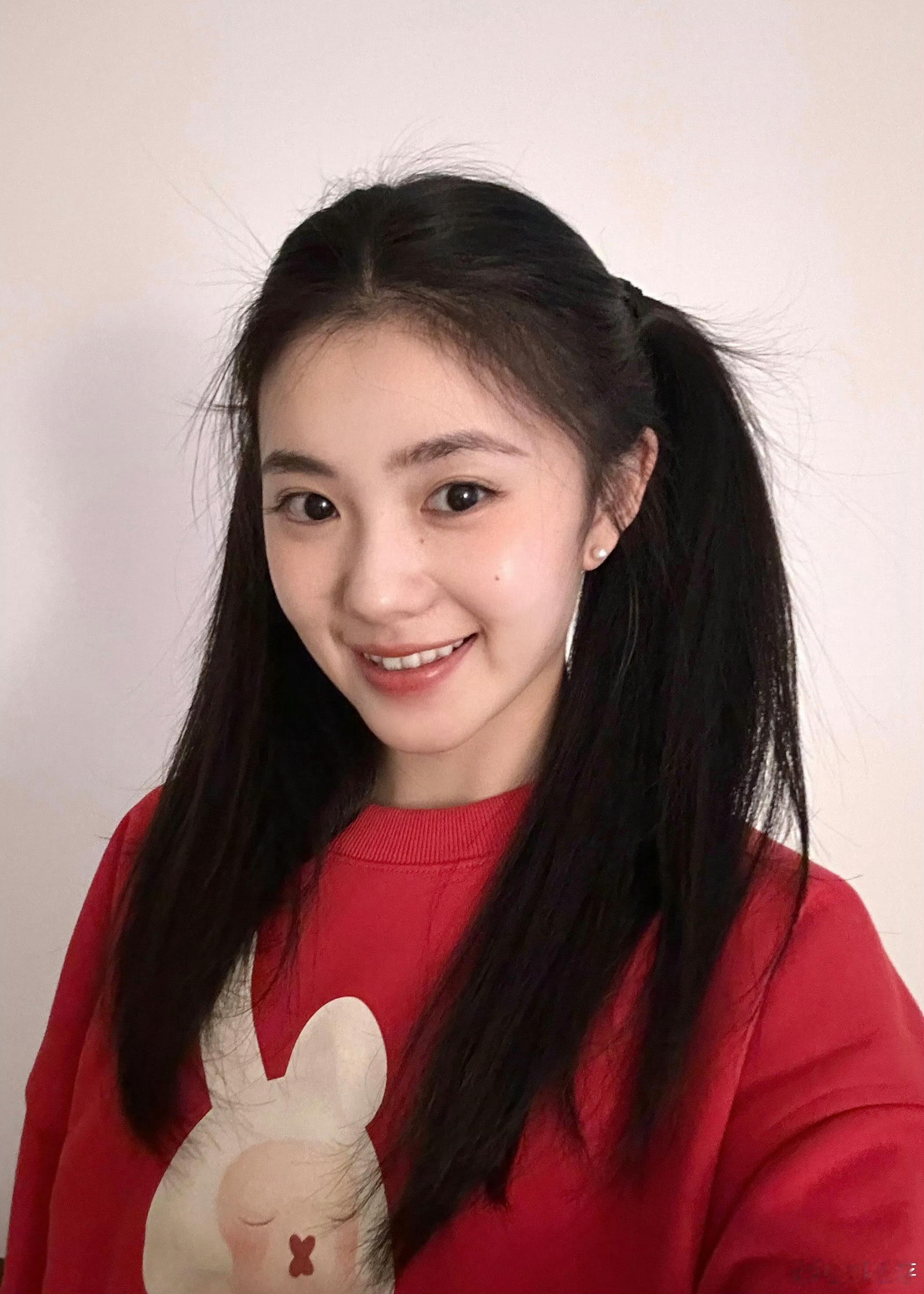 刘浩存❤️小存存的红衣双马尾持续更新中