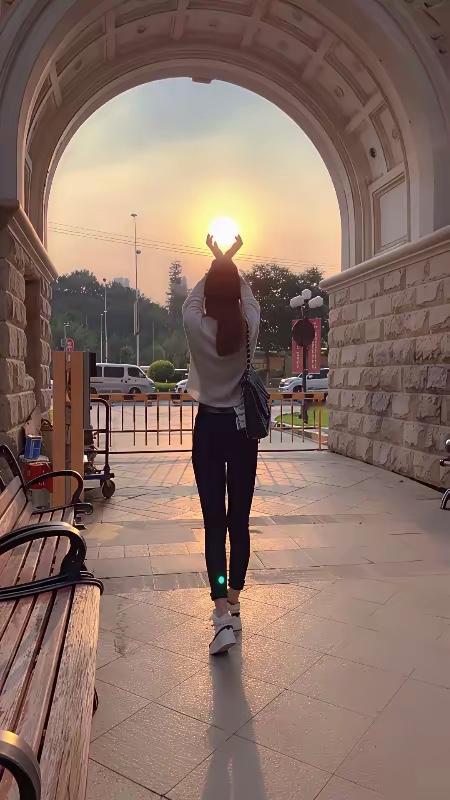 累了就允许自己歇一歇夜深了好好睡一觉明天太阳升起时我们依然是最