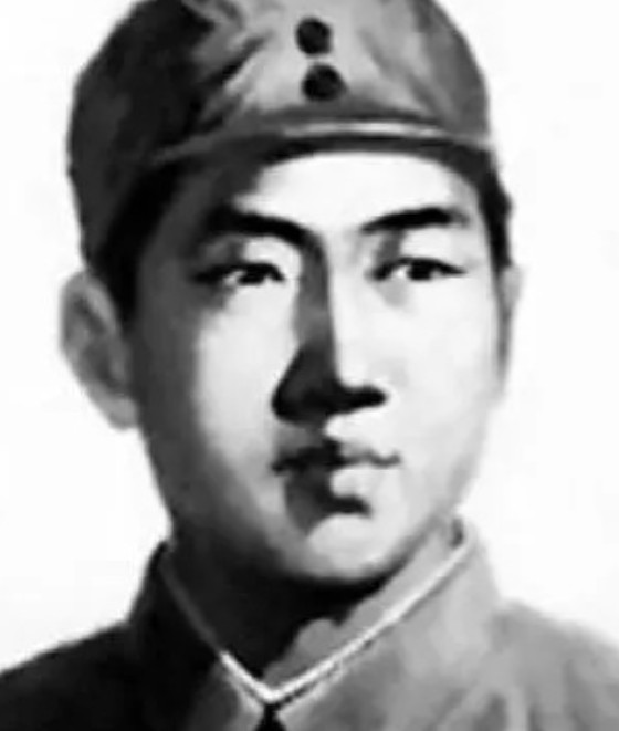 1932年，一位地主婆为了支持儿子抗日，不惜变卖所有家产。没想到儿子拿到钱后就失