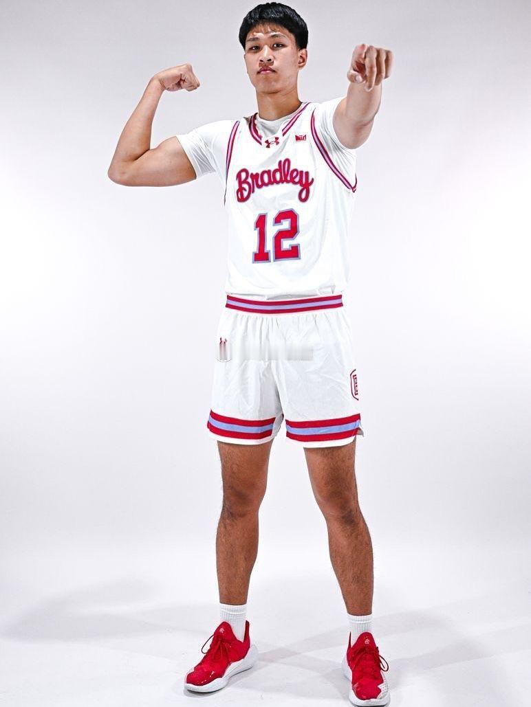 今天NCAA里的中国男球员多数出战，在刚刚结束的两场NCAA比赛，布拉德利大学以