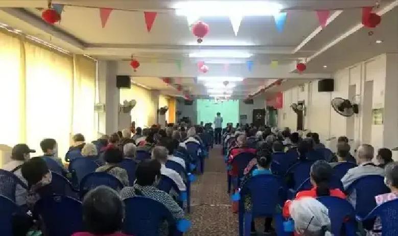 许多72岁以上的老人，生活中的小细节往往被忽视，却直接影响健康安全。防摔是头号隐