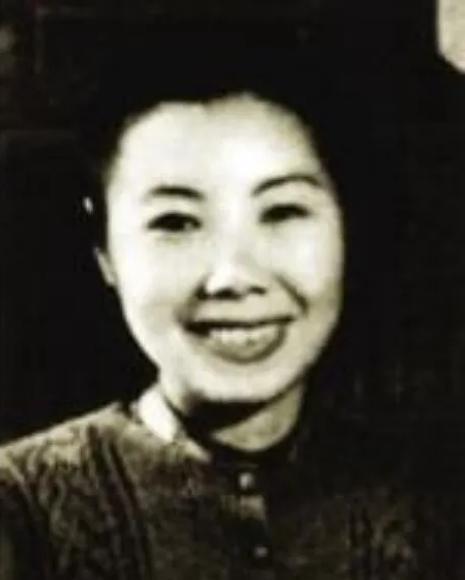 1982年，关露躺在病床上，组织上派人告诉她，她的问题已经查清，她不是汉奸。闻言