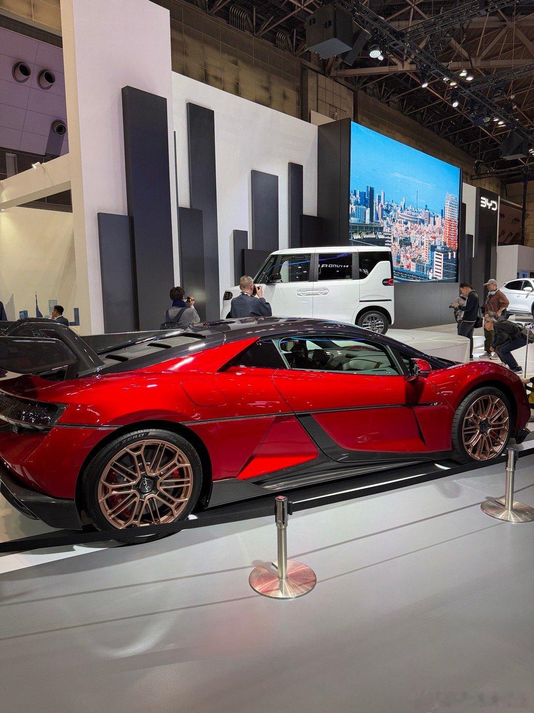 东京车展，比亚迪的超跑U9X刚刚创造了量产车最快记录，但是现场没有任何的展示，太