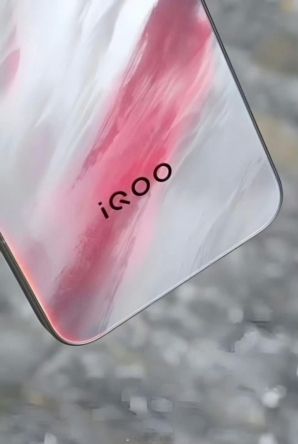 iQOO15的物料曝光了这代iQOO15升级也不小，vivo首款骁龙8egen5