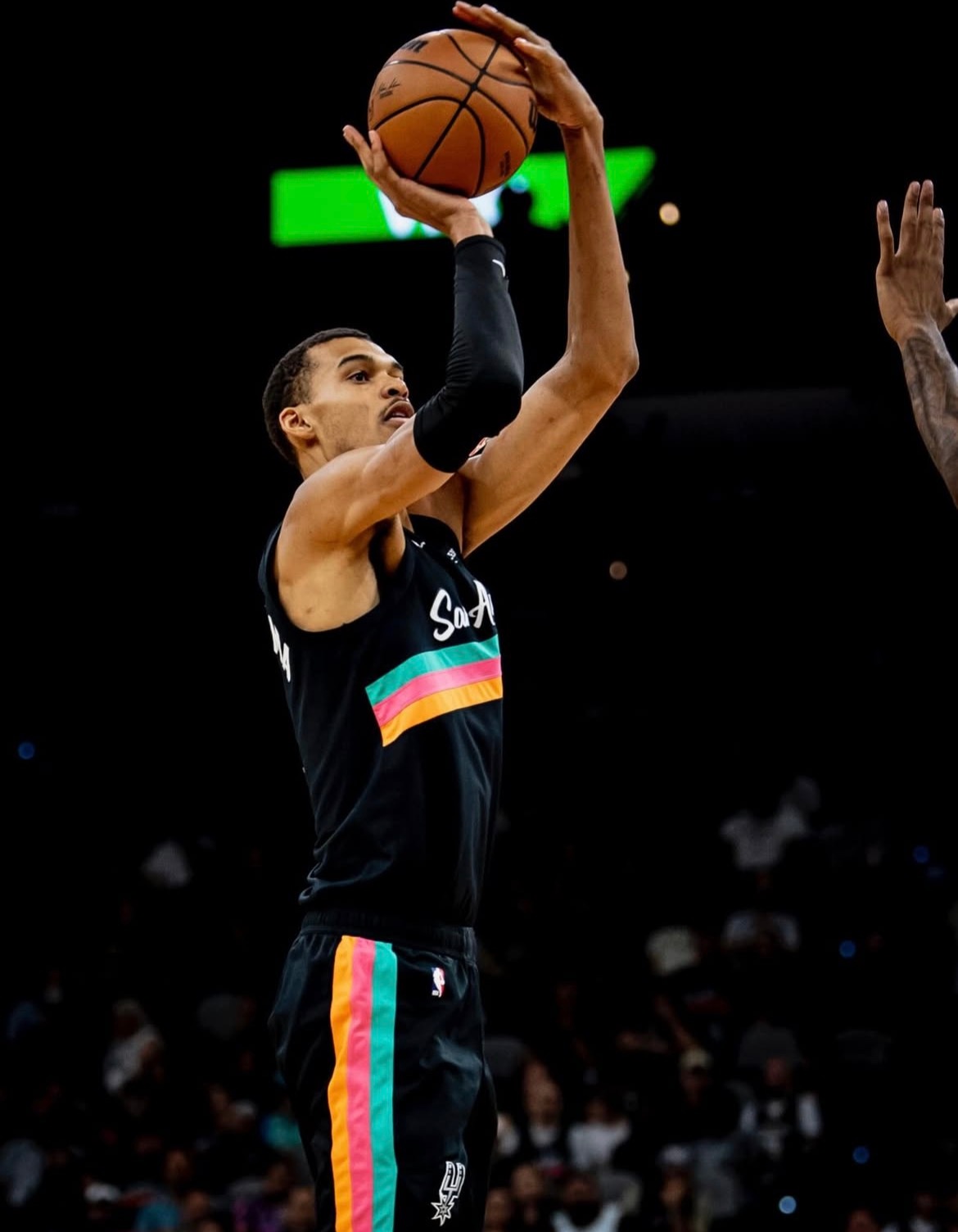 🫡文班亚马：这是我这辈子打过最艰难的比赛，我真的快累瘫了马刺球员维克托-文班亚