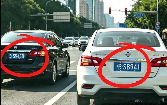 大连街头名场面！两车“社死车牌”同框，网友笑喷，这概率比中彩票还低！辽宁大连街
