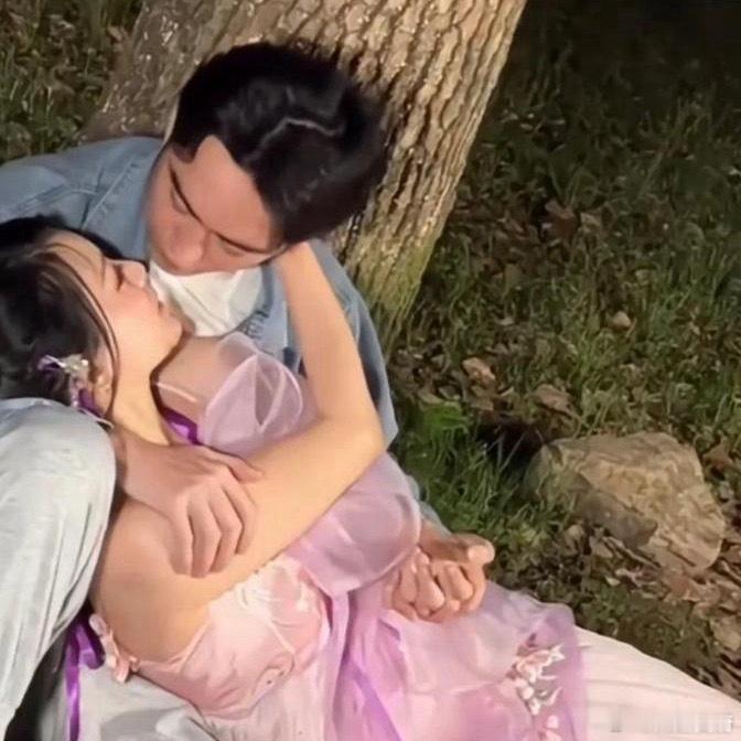 怪不得都说演员很容易因戏生情，哪个演员能经得起这种考验啊！