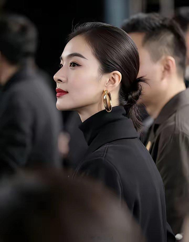 男人的悲哀:没有钱女人的悲哀:没有爱。男人的魅力:能赚钱女人的魅力:会疼人懂的爱