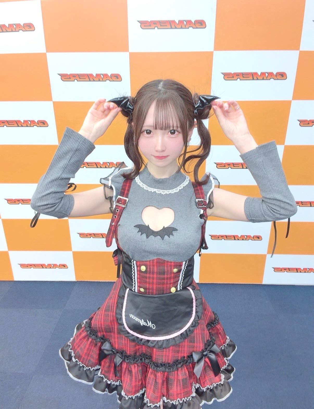 休闲服女第一次coscos致歉动漫人物漫展现场