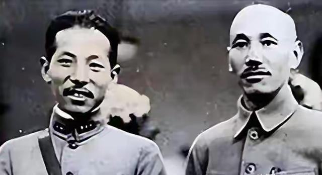 造成张学良长期软禁的人，除蒋介石外，还有张学良信任的手下张学良真正失去主动权，