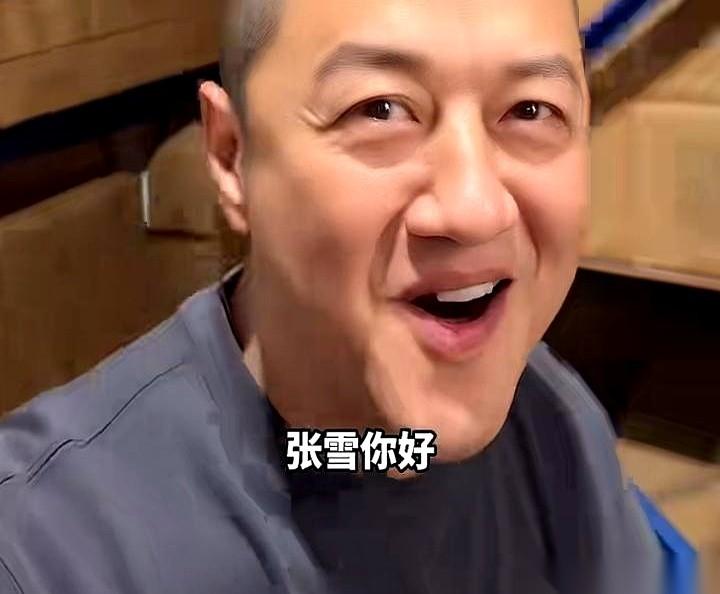 陈光标把一台1300万的劳斯莱斯，钥匙递给了摩托女王张雪。车还没捂热，张雪转手