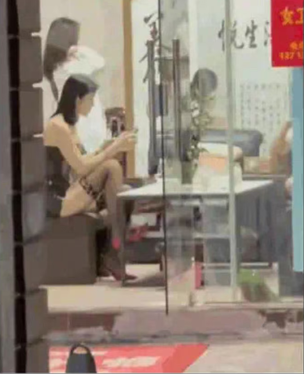 楼下新开的店，还不知道她们主营业务是啥