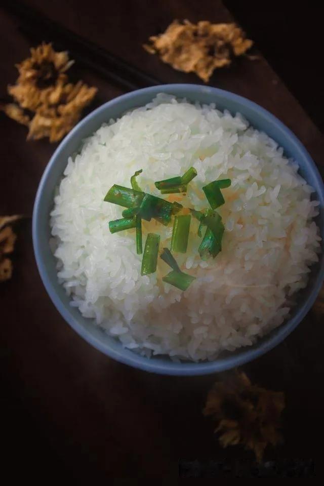 米饭保温两天，抗性淀粉竟飙升到33%？这个“剩饭”操作反而更护肠道米饭放凉之