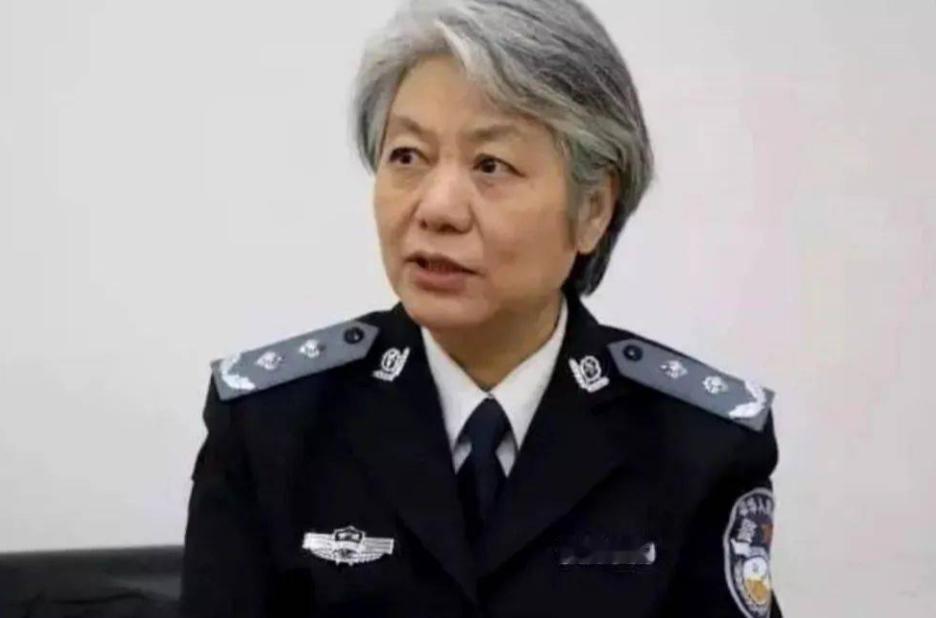 “不能判刑，那就高额罚款！”中国人民公安大学李玫瑾教授建议，凡是扶了老人被要求天