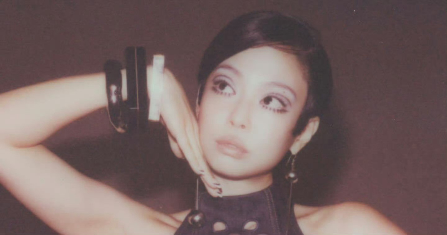 复古时髦的Jennie拍摄VMagazine母版花絮~