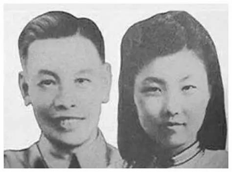 章亚若当时太嚣张，高调出席各种宴会以蒋太太身份自称章亚若小时候就聪明，四岁认字