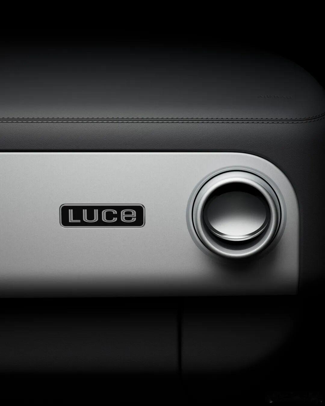 同样是堆屏幕，为什么法拉利可以把堆屏幕堆到这高度？