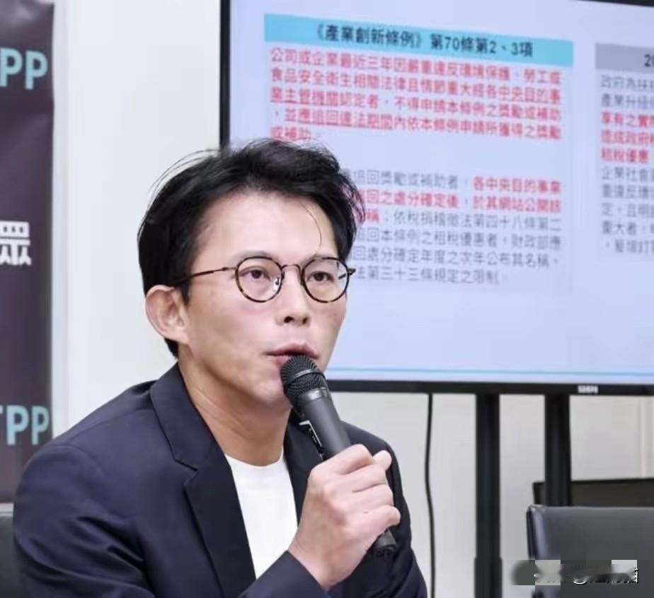 一边喊和平一边制造仇恨只会给两岸带来战争！前两天听馆长说民众党主席黄国昌想来中