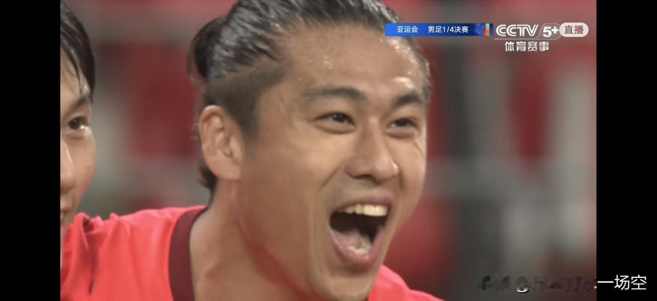 亚运会，中国男足3：0泰国男足，我想说的是：1、这个首发，正因为由依木兰替换