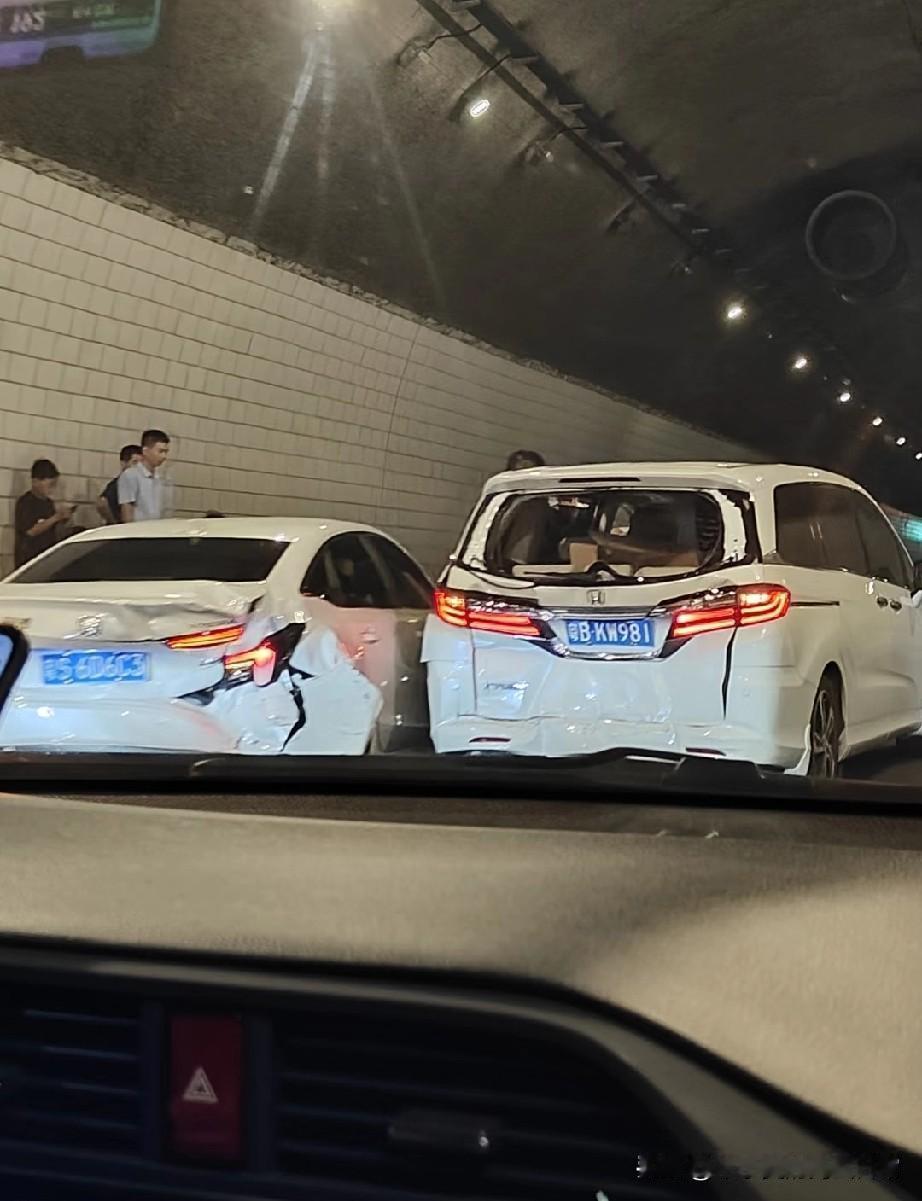 错峰返乡，我却在高速上被套路到怀疑人生！本以为中秋后七号一早8点出发是错峰