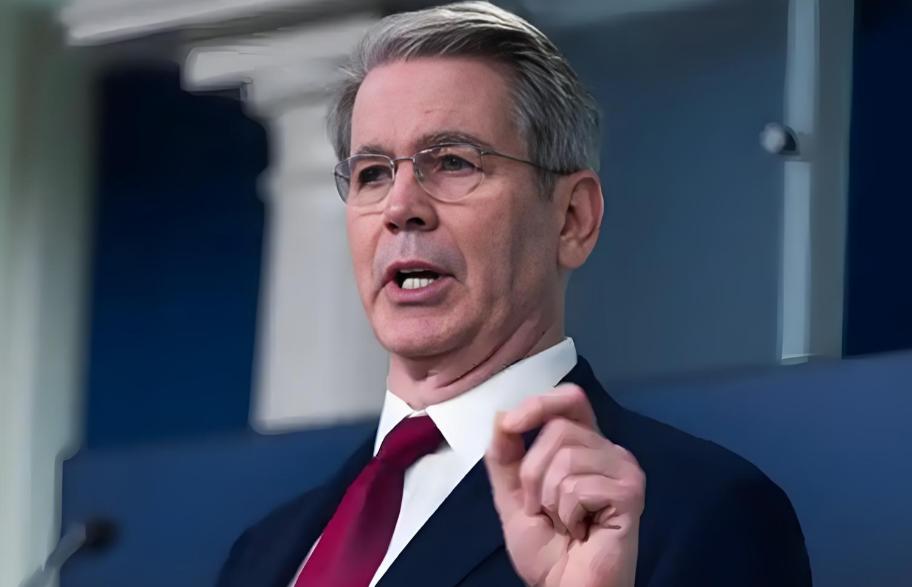 38万亿美债应该让中国买单！ 贝森特拍桌子，中国连眼皮都没抬一下2026