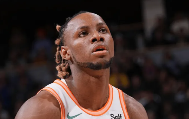 费城76人队将与中锋查尔斯-巴锡签下一份为期10天的合同。巴锡正处于其NBA生