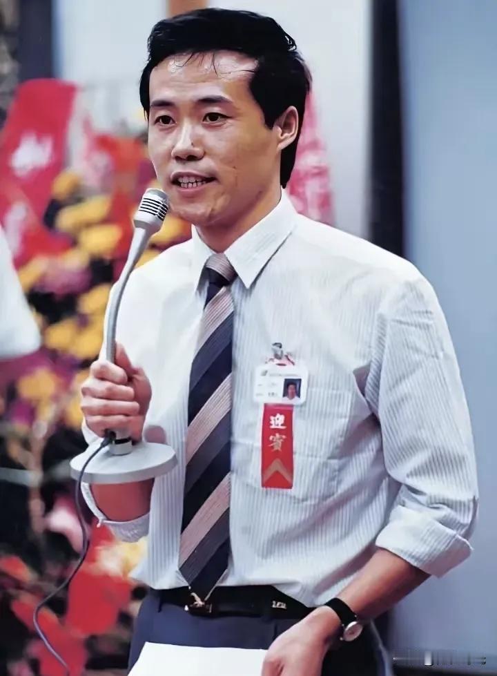 王石创业史堪称一部传奇32岁自广州辞职奔赴深圳创立万科1988年万科改制