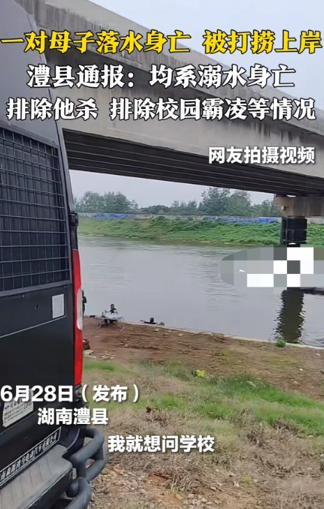 孩子到底该怎么教育？湖南一名学生因为上课玩手机被老师喊来了他母亲，后来母亲将他领