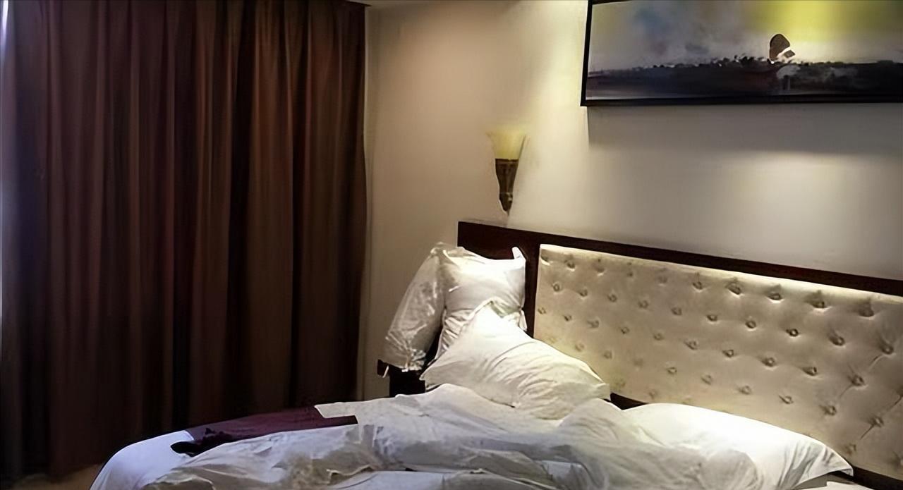 重庆，一母亲发现13岁女儿下午独自出门，到天黑还没有回家，连忙报警，结果找了一圈