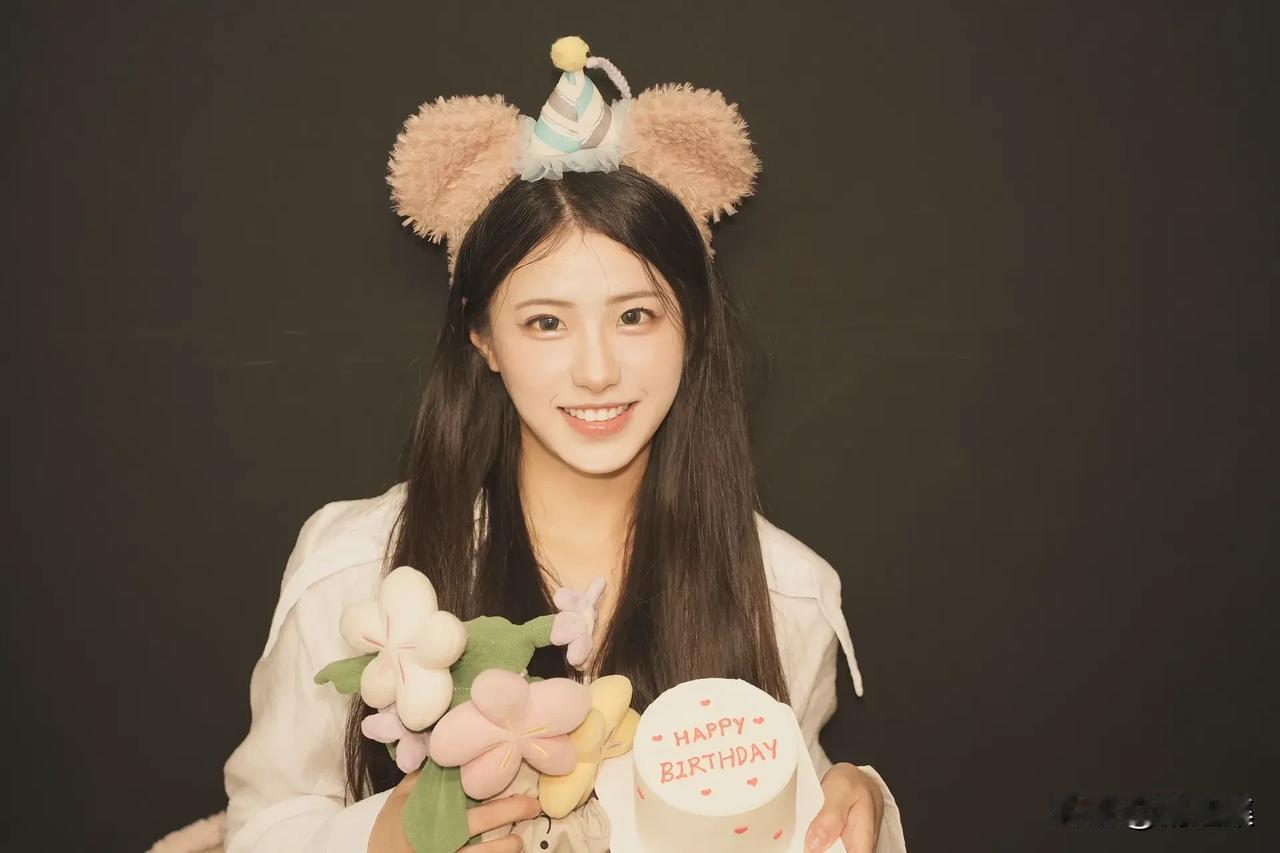 元气少女生日趴，萌趣派对帽，甜蜜蛋糕，花团锦簇，快乐加倍！🎂💖🌸