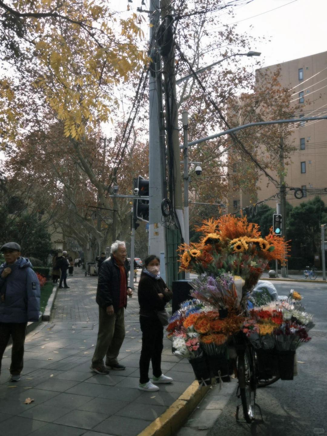 都说上海没人情味，我就现身说法说说我自己的经历。2019年，楼下阿姨突然敲门
