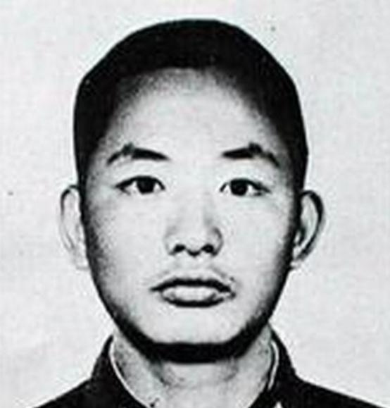 1984年，一名解放军战士在山口巡逻时，看到山下有三名解放军主动上前同他打招呼，