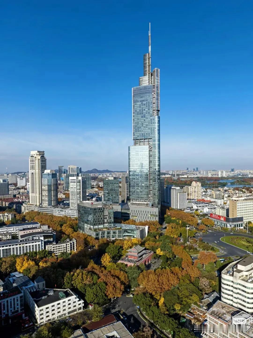 虽然南京GDP增速只是初步核算，未剔除价格因素，但已经给人一种感觉，那就是南京已