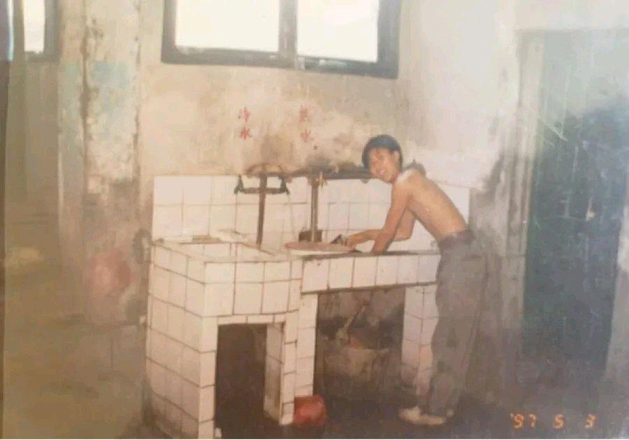 刷到这个寻恩26年的新闻，鼻子一下子就酸了。1997年18岁的陈世彪在佛山丢了