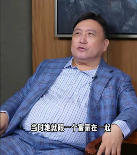 王晶爆出香港最美女星在片场超大尺度的主动猛撩他！场面极其暧昧让人充满X级的画面。