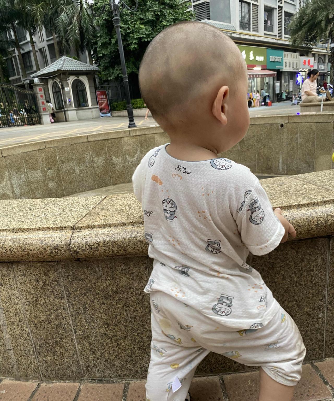 带娃以后才知道：1.言传身教这个词在我当妈妈以后有了更深刻的含义。2.一岁以