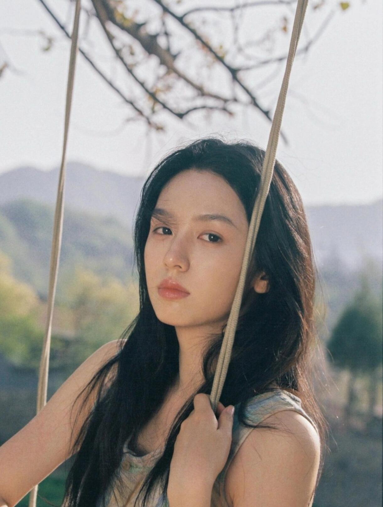 周也门面级别的美貌我天……这也太美了吧！哇塞🤩，周也的颜值简直是开了挂🌟，让