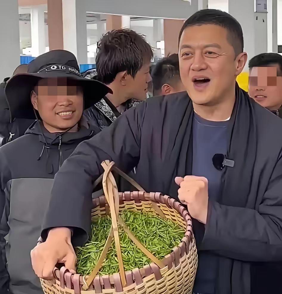 研究了一夜李亚鹏的直播，我发现带货的尽头，不是董宇辉式的知识，而是另一种更古老的