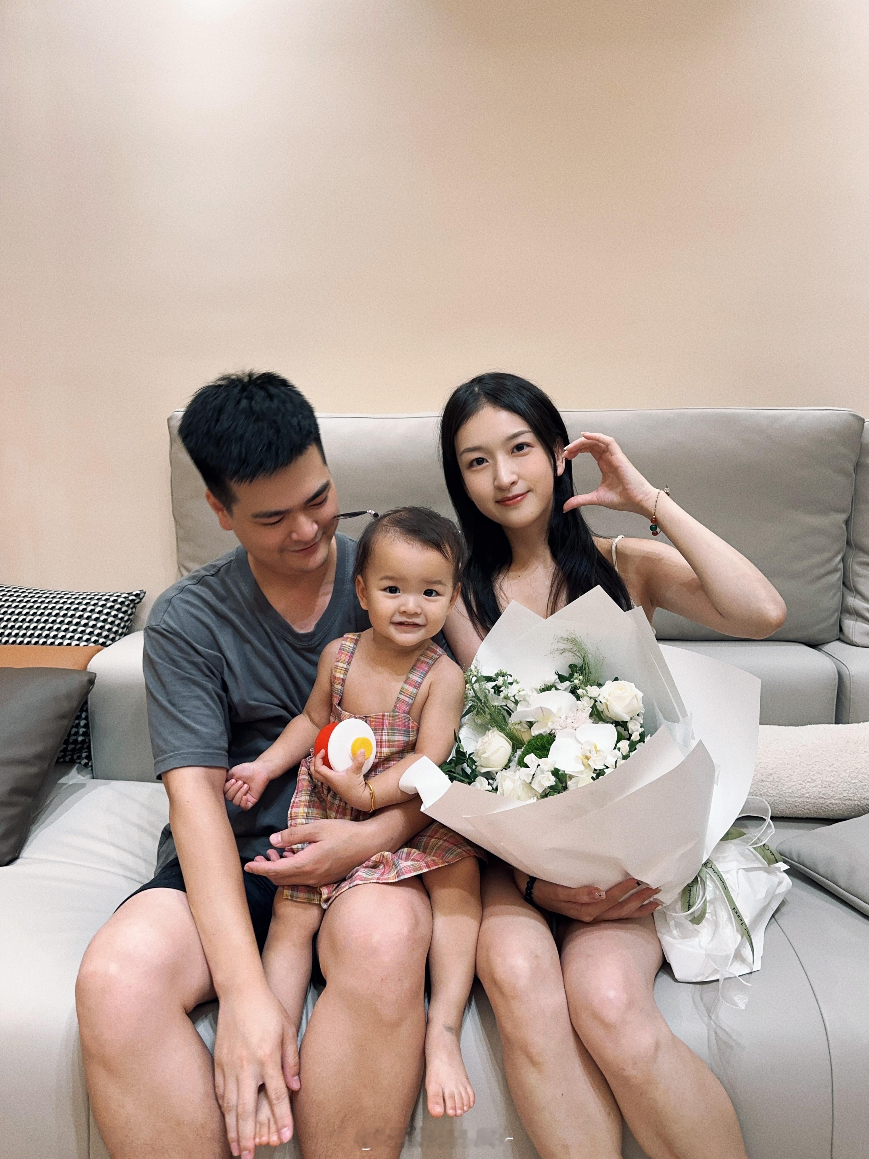 恭喜在一起满12年啦​​​