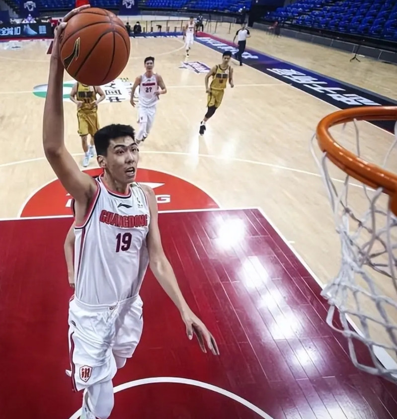 在CBA不受重用，全运会、俱乐部杯也打不出好表现，徐昕实力、天赋真有那么好？还是