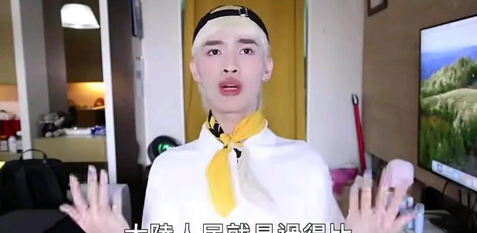 “我就是爱大陆”！亲绿网红钟明轩又来贵州体验少数民族风情了。他对民进党算是彻底