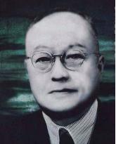 1944年,蒋介石刚开完会议,一肚子火没处发,转身进厕所,见墙上一行粉笔字,更生