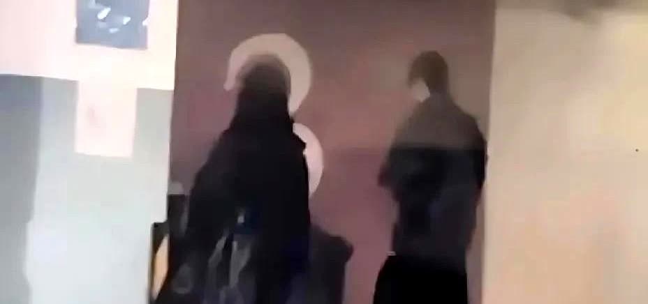 运动员谈恋爱正常啊，为什么粉丝发疯啊？大头是平时穿搭都能上热搜的主，好奇怪恋