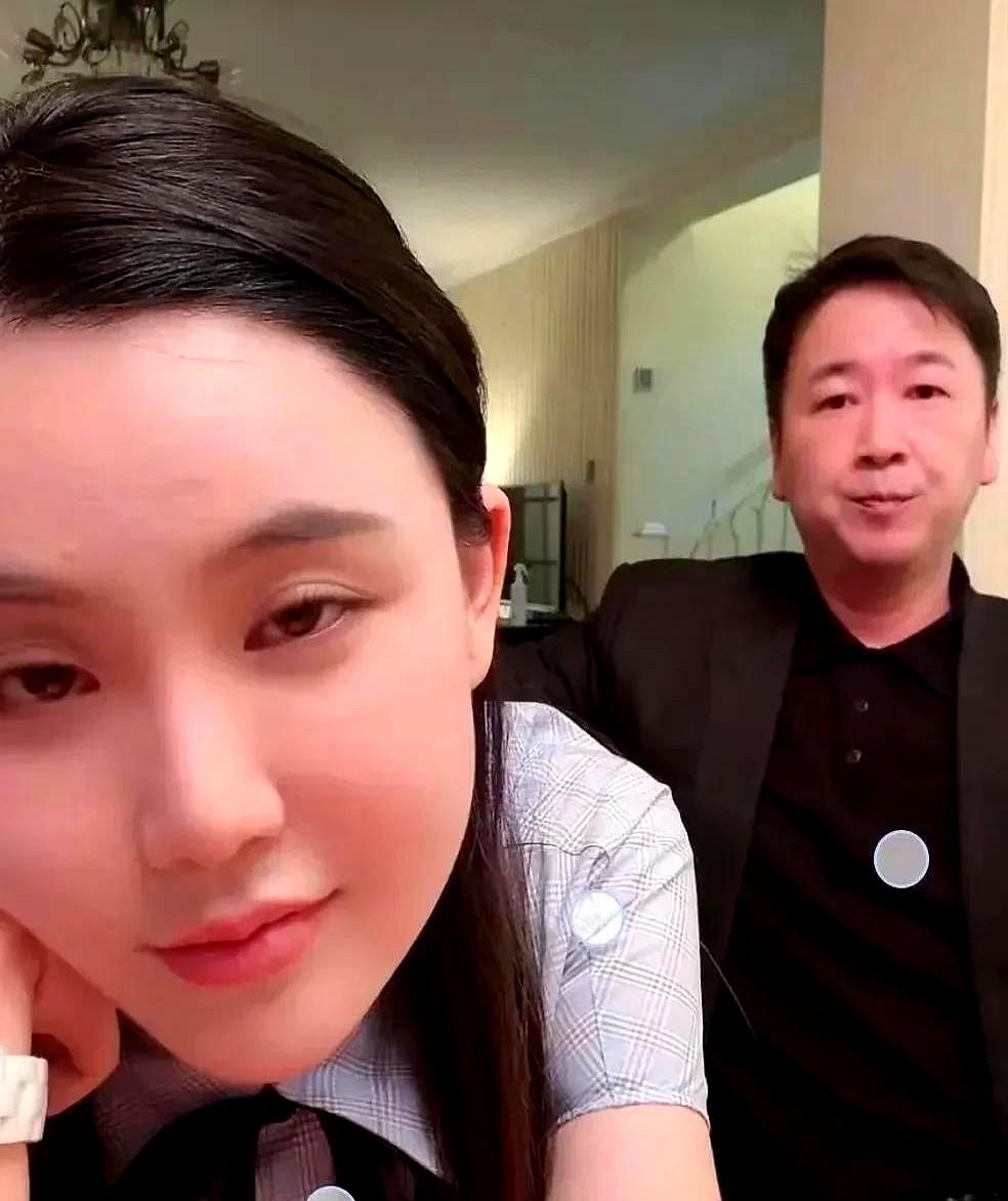 最近楚铃和赖文峰的名字在热搜上蹦跶得有点频繁，原本以为是赖文峰那边有意为之，现在
